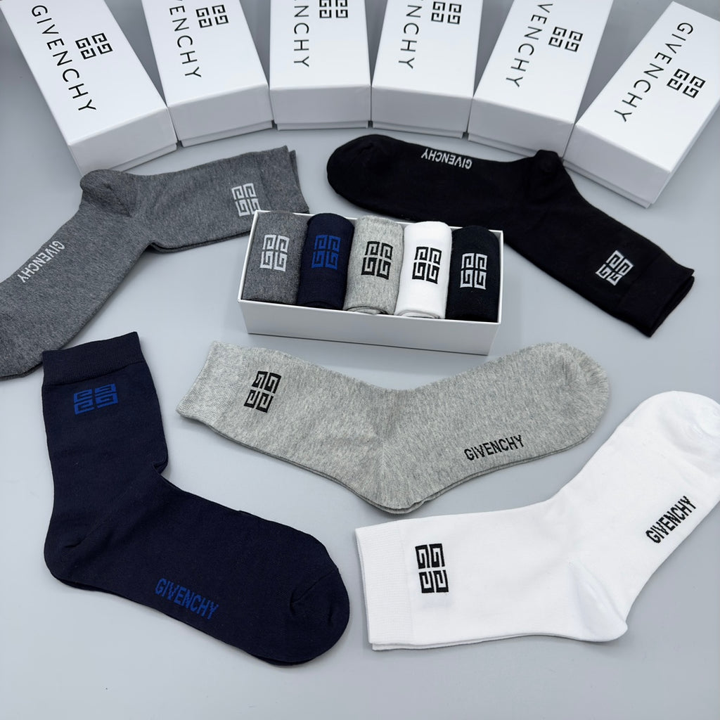 Givenchy small emblem short cuff ankle socks - view 5