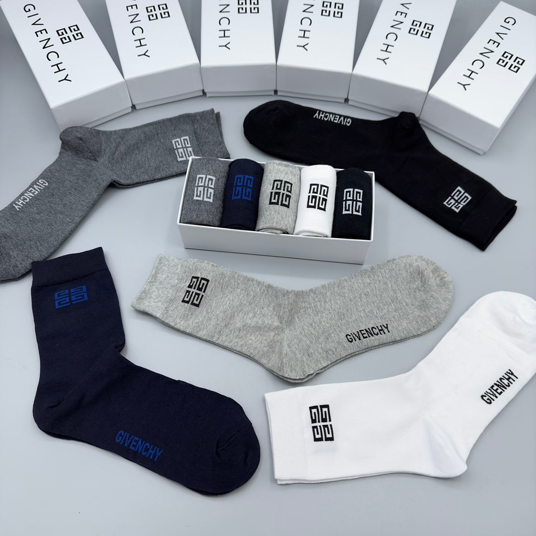 Givenchy small emblem short cuff ankle socks - view 5