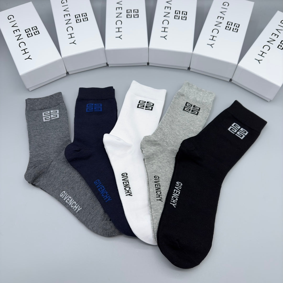 Givenchy small emblem short cuff ankle socks - view 9