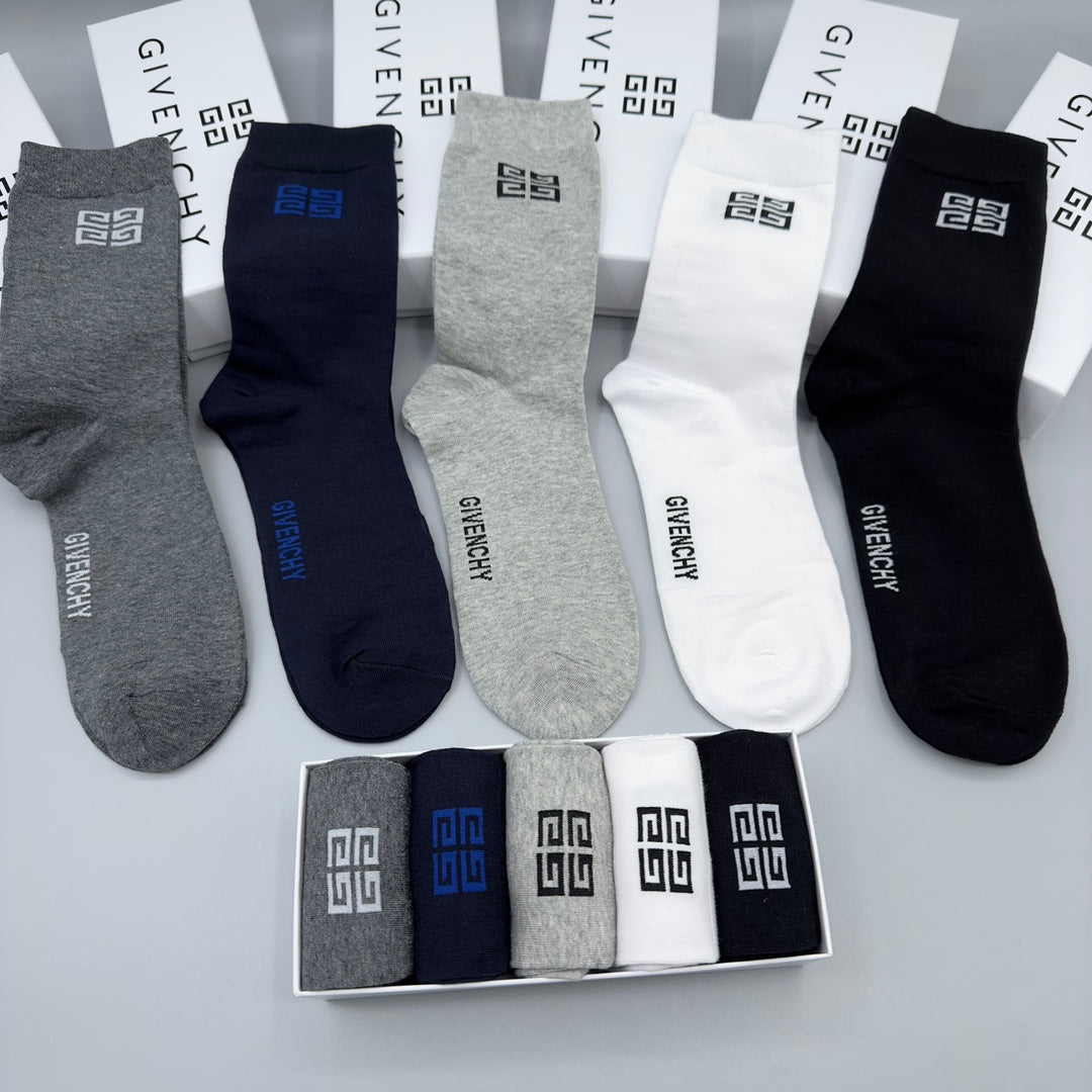 Givenchy small emblem short cuff ankle socks - view 4