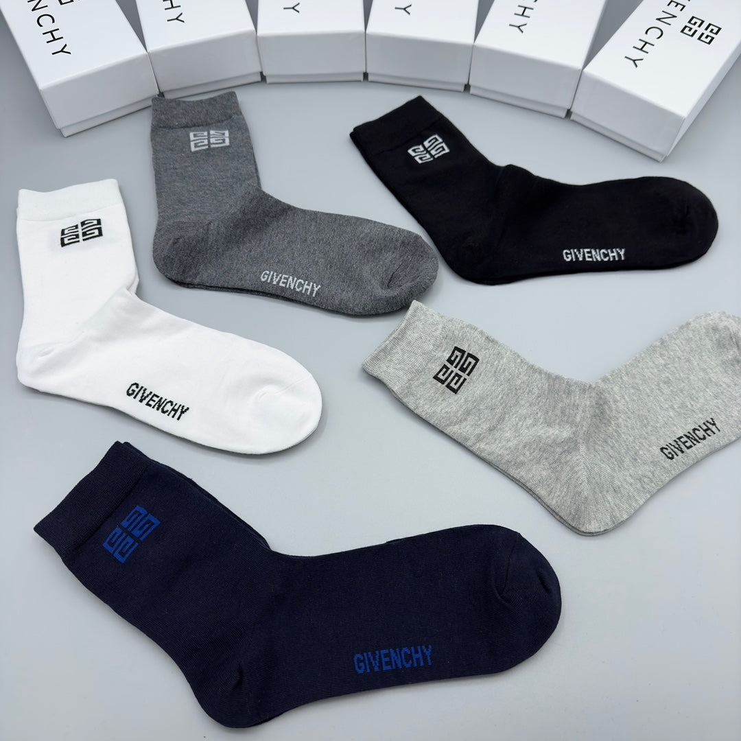 Givenchy small emblem short cuff ankle socks - view 8