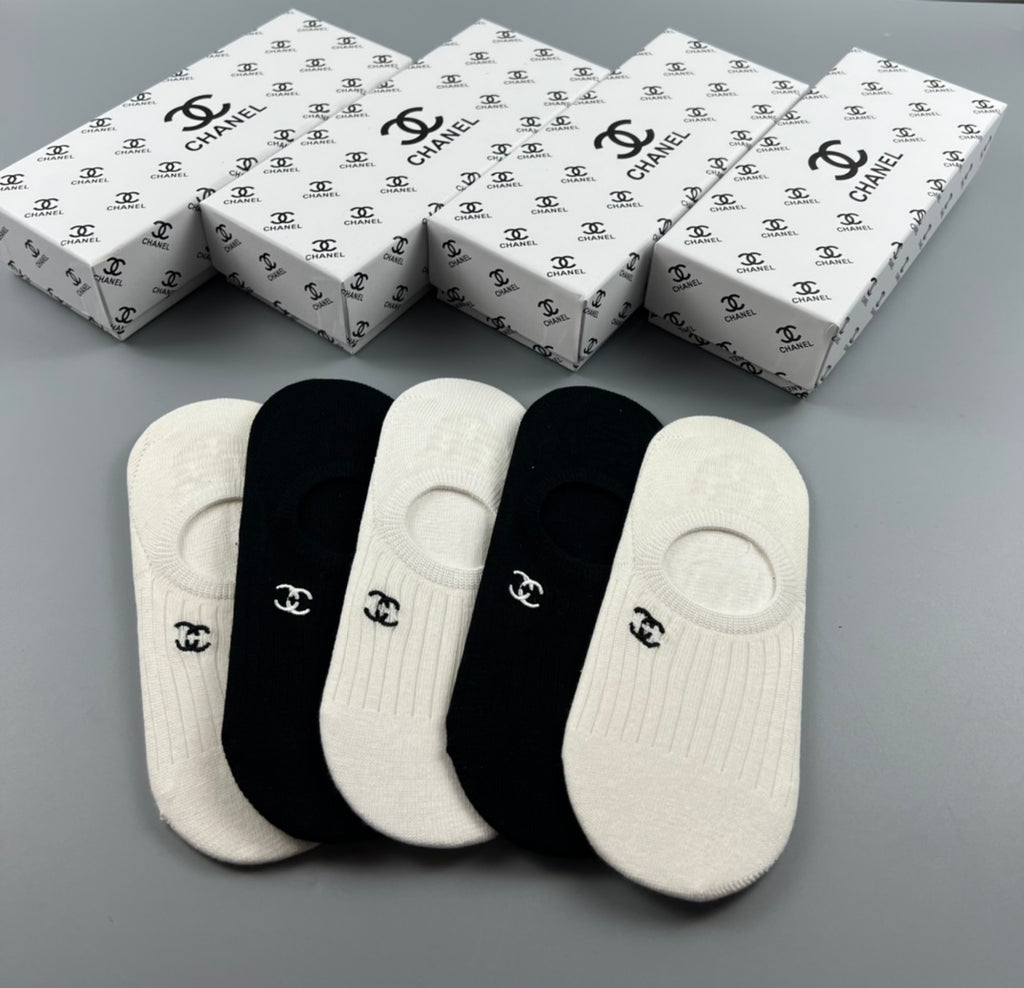 Chanel low cut ribbed small emblem ankle socks - view 1