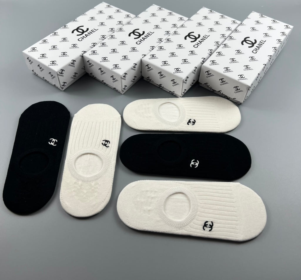 Chanel low cut ribbed small emblem ankle socks - view 3