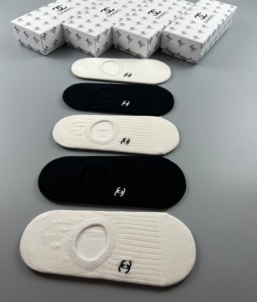 Chanel low cut ribbed small emblem ankle socks - view 9