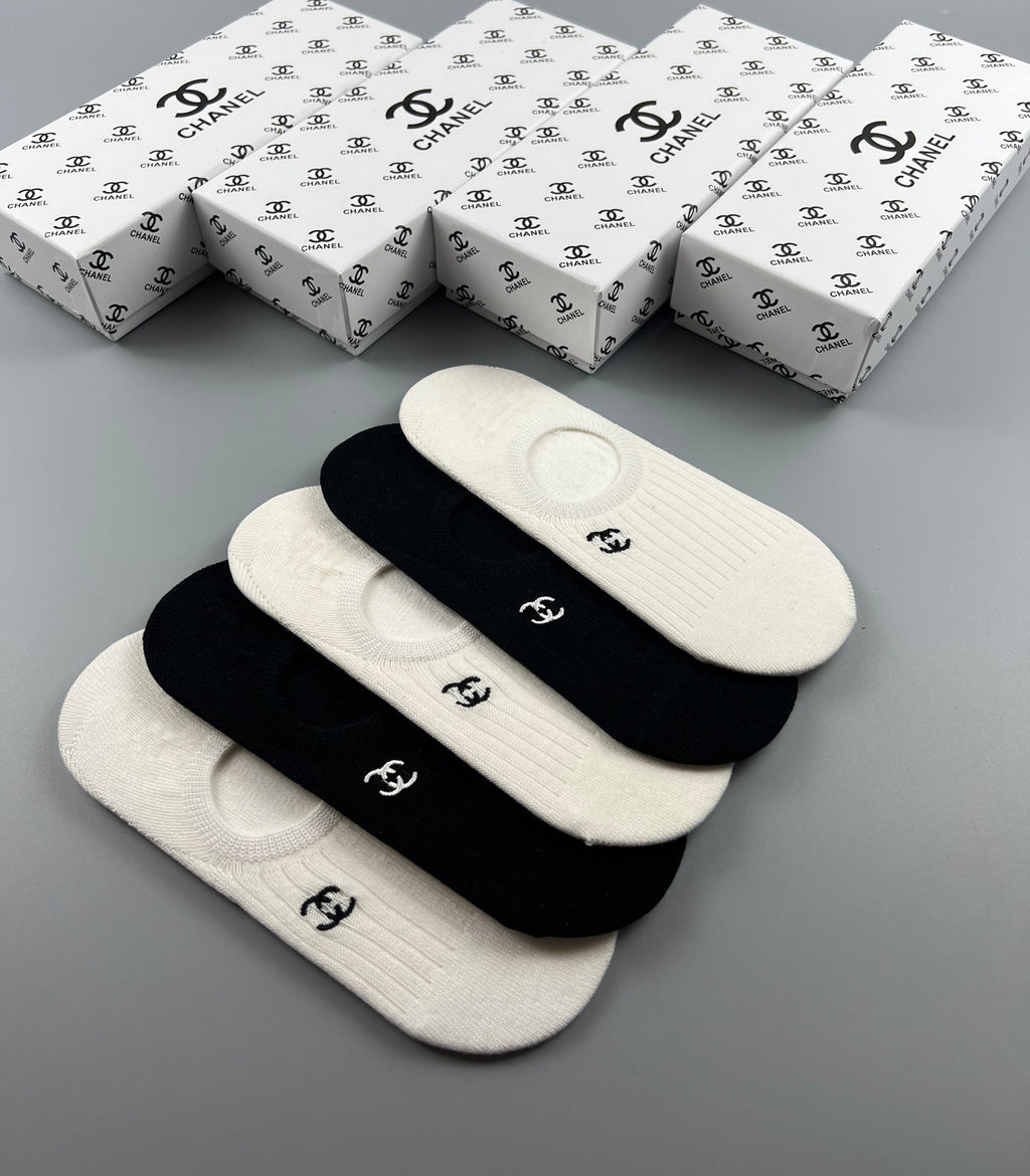 Chanel low cut ribbed small emblem ankle socks - view 4