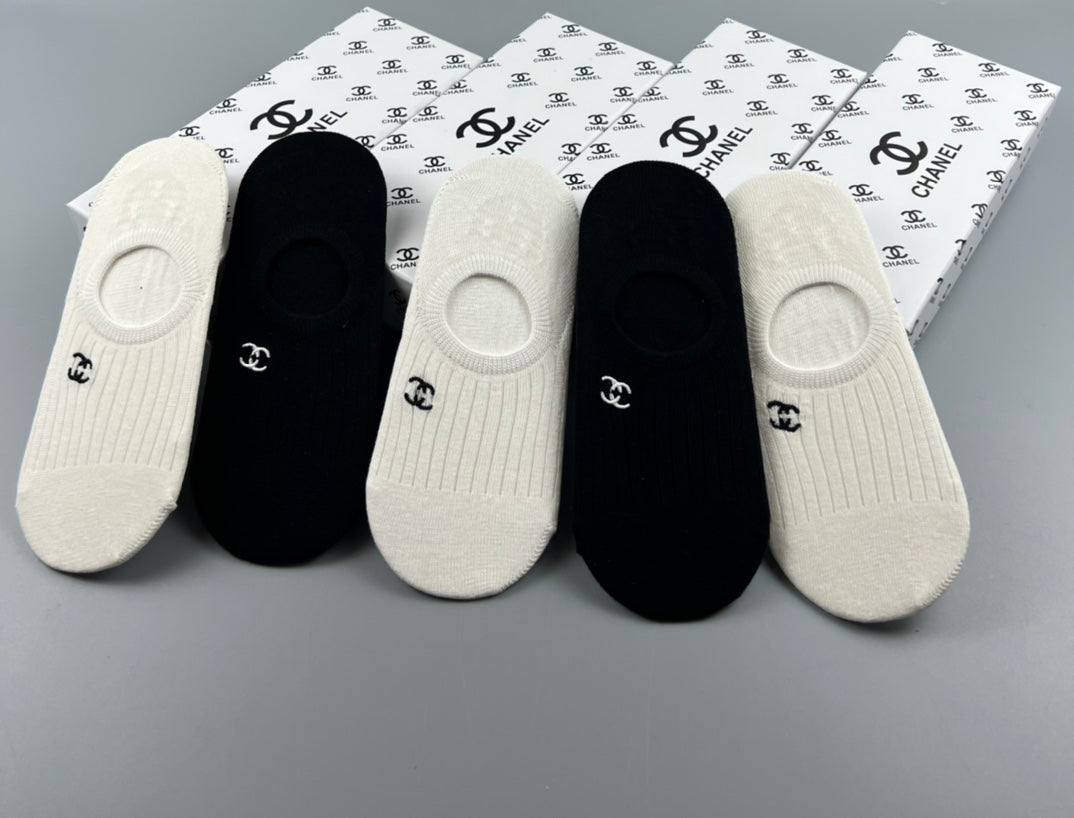 Chanel low cut ribbed small emblem ankle socks - view 6