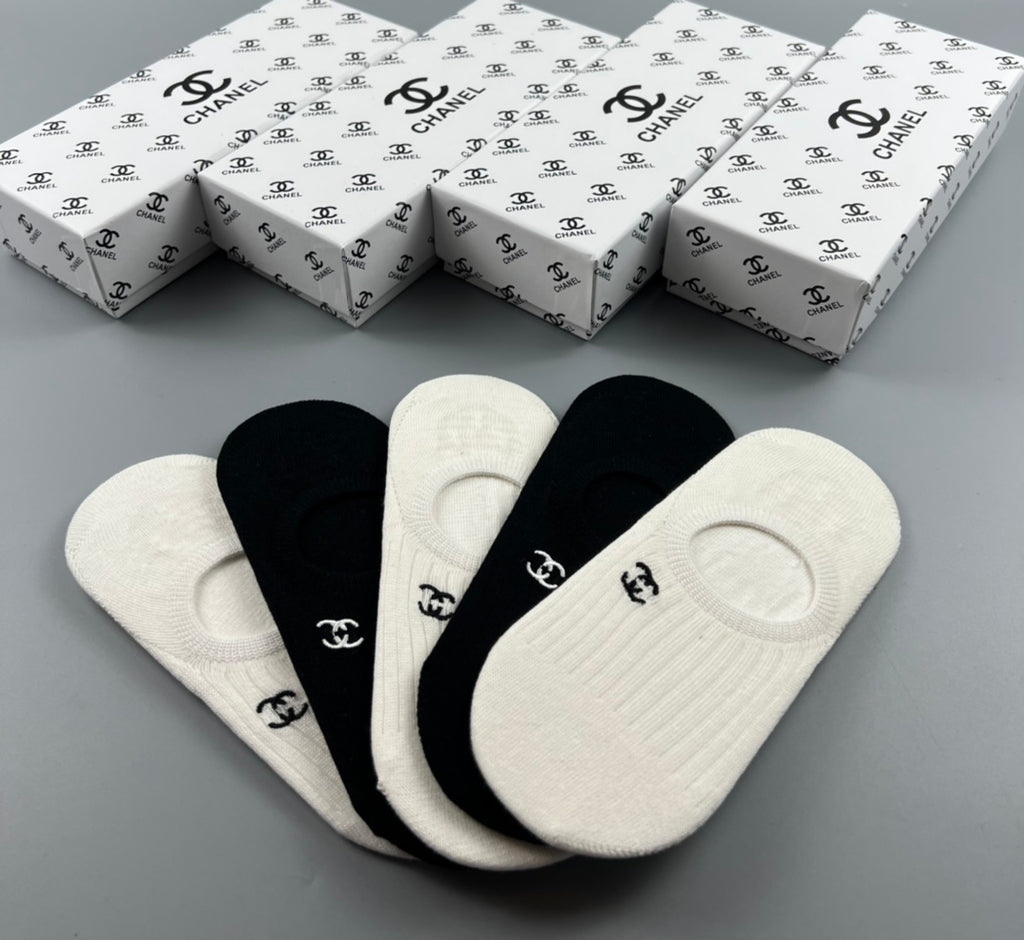 Chanel low cut ribbed small emblem ankle socks - view 8