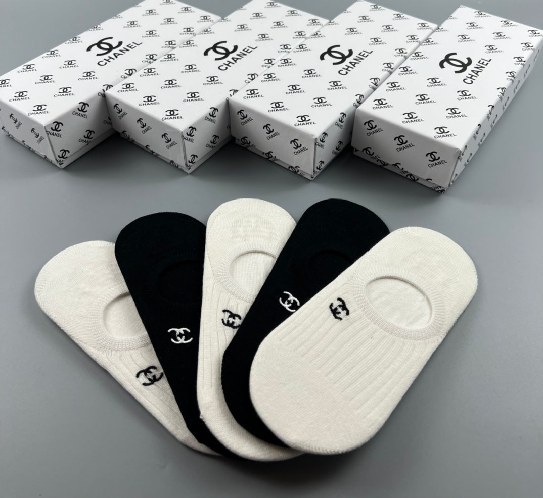 Chanel low cut ribbed small emblem ankle socks - view 8