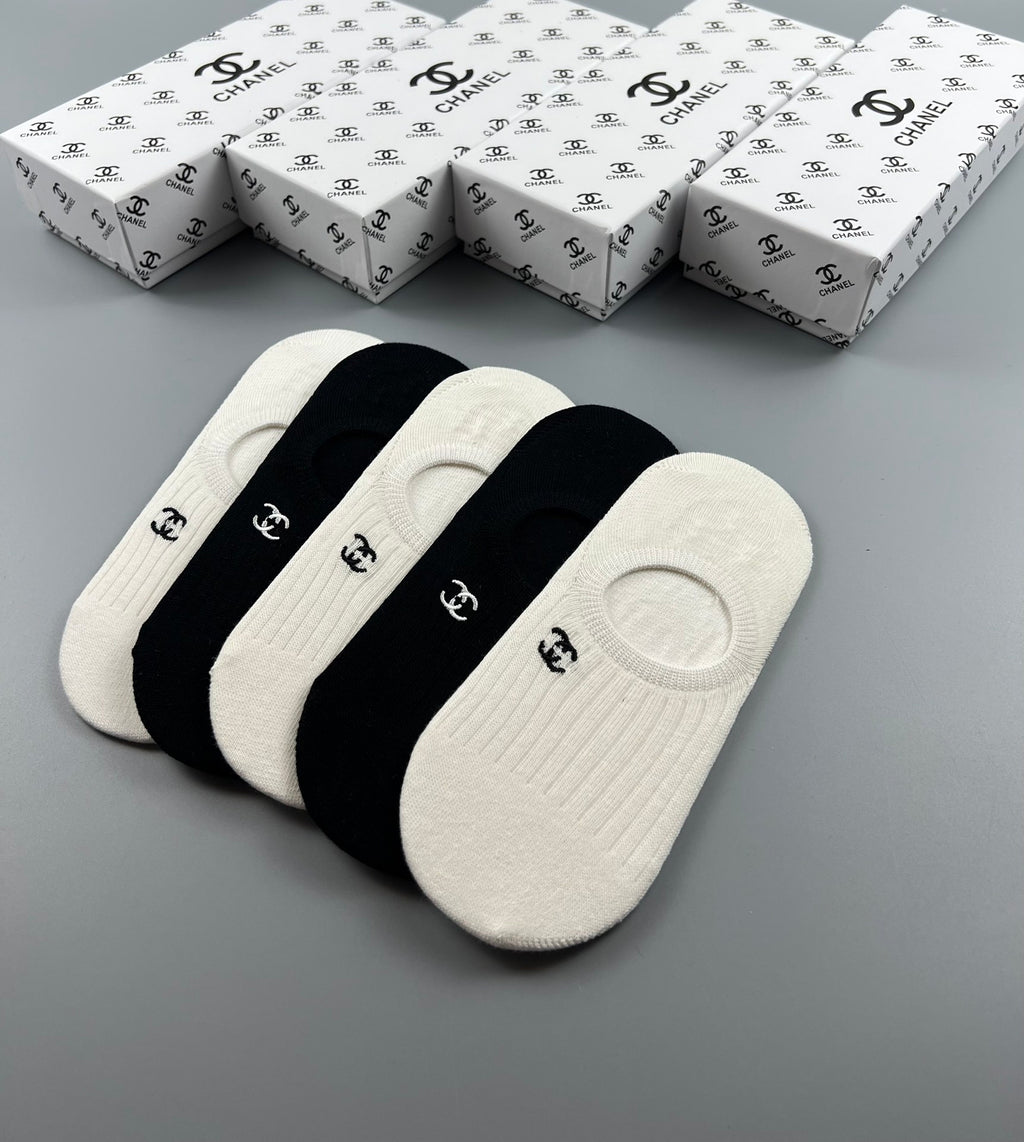 Chanel low cut ribbed small emblem ankle socks - view 5