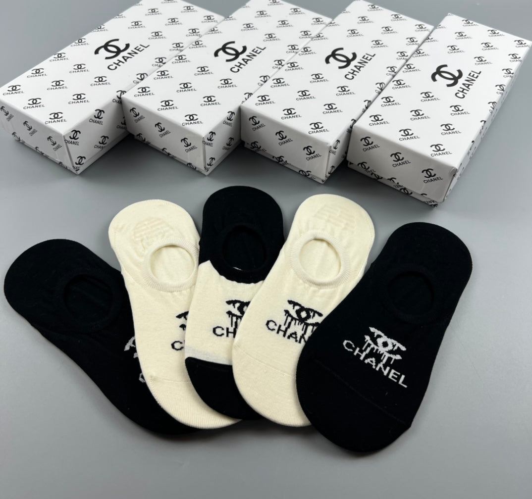 Chanel low cut center emblem ankle socks - view 2