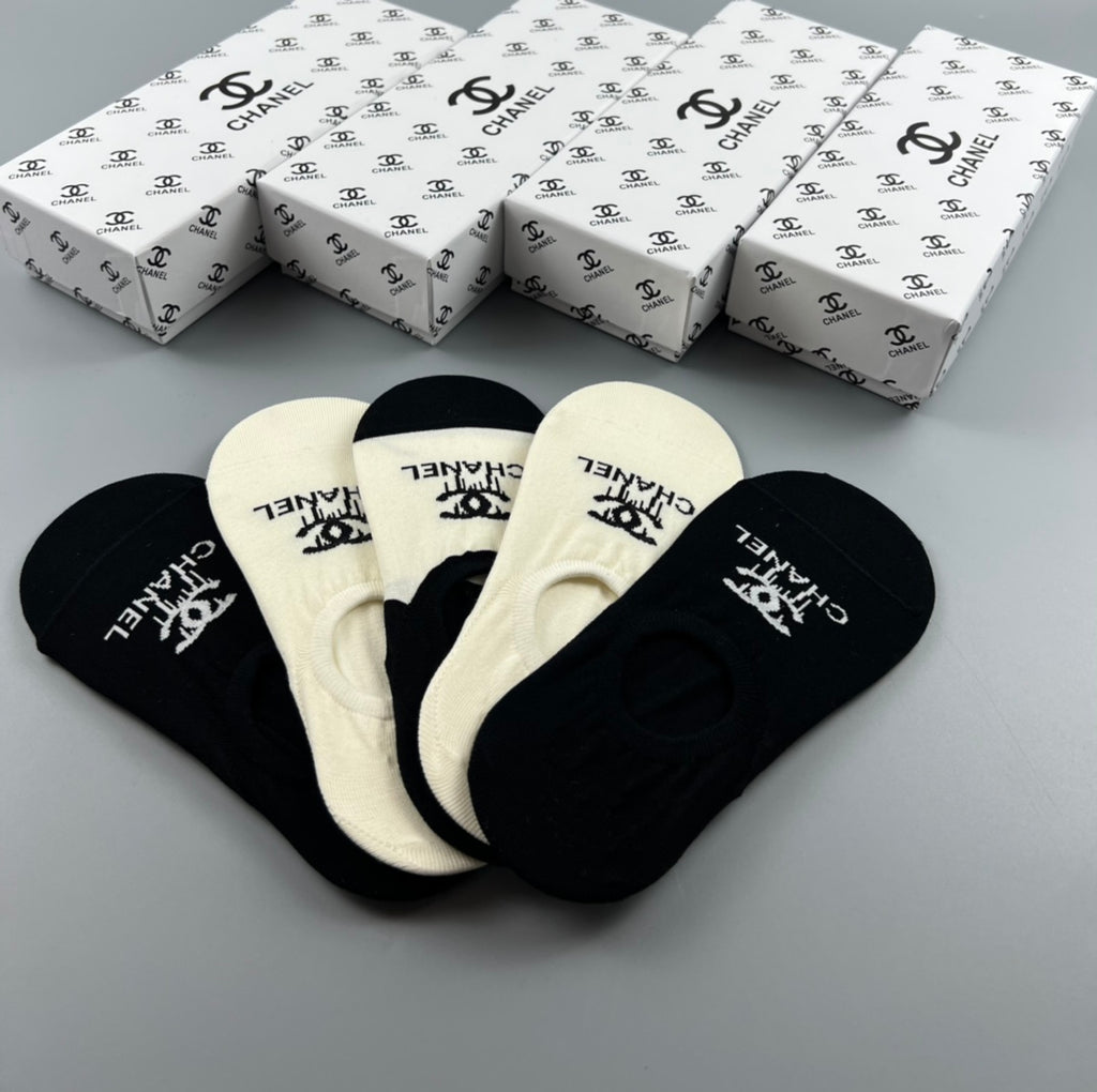 Chanel low cut center emblem ankle socks - view 3