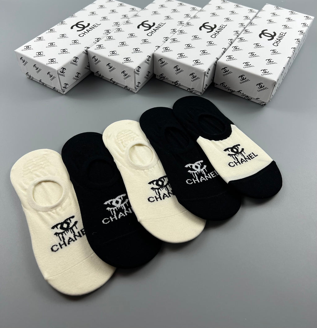 Chanel low cut center emblem ankle socks - view 9