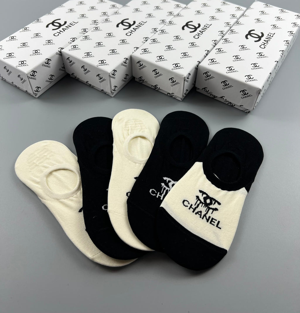 Chanel low cut center emblem ankle socks - view 7