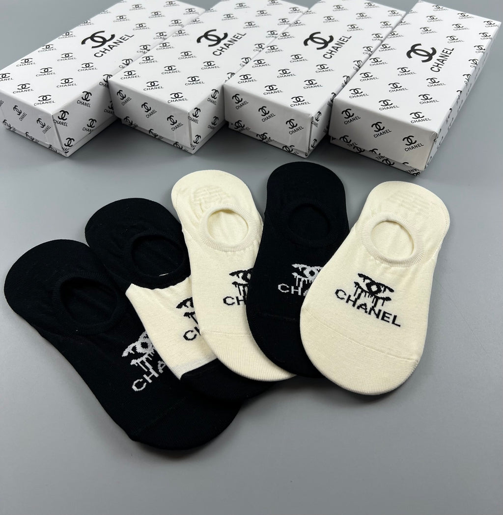 Chanel low cut center emblem ankle socks - view 5