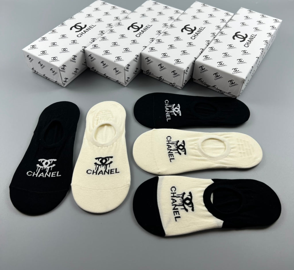 Chanel low cut center emblem ankle socks - view 4