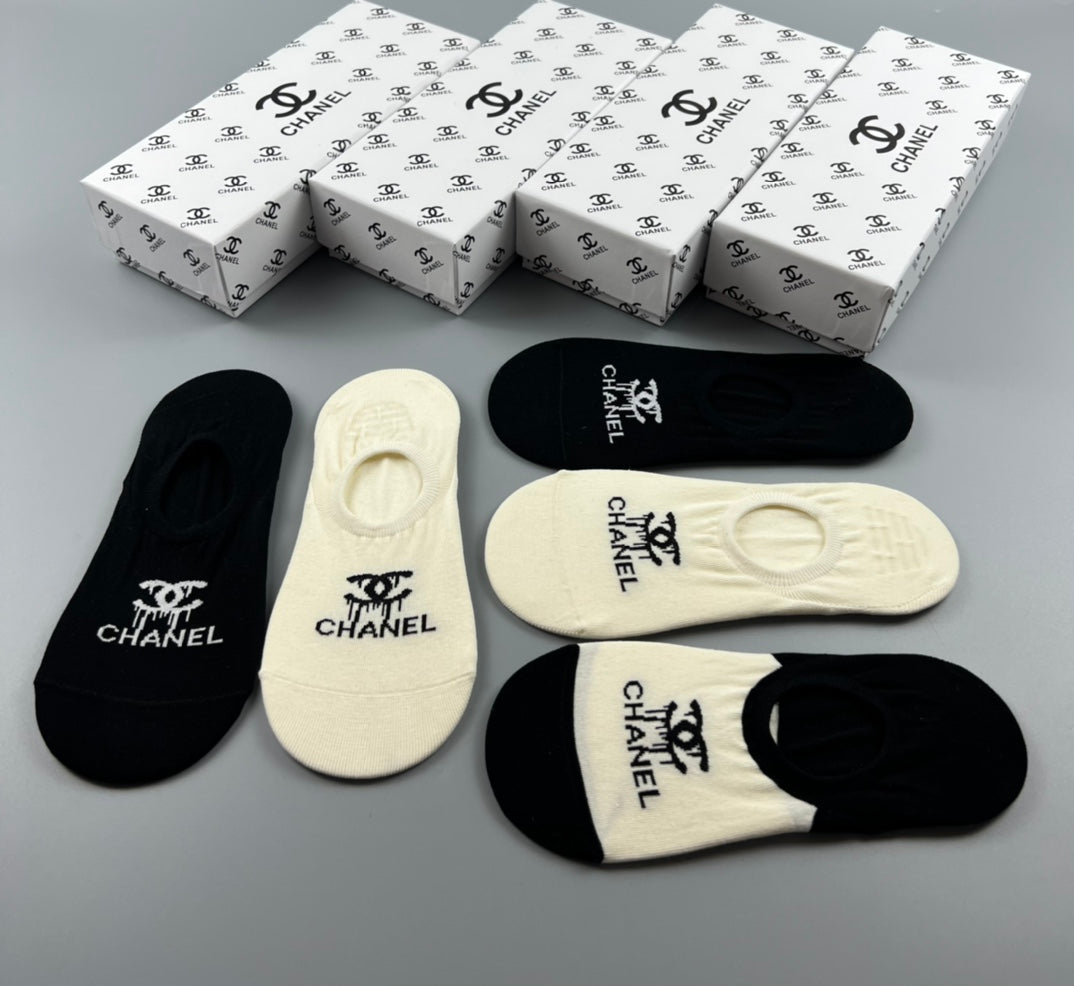 Chanel low cut center emblem ankle socks - view 4