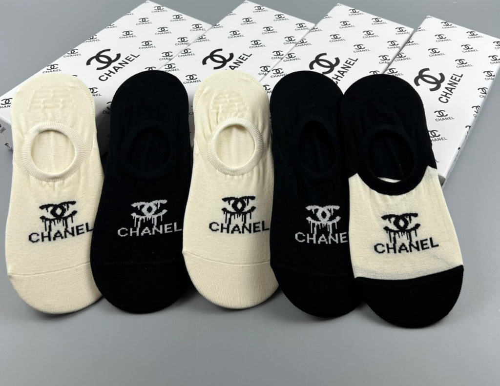 Chanel low cut center emblem ankle socks - view 6
