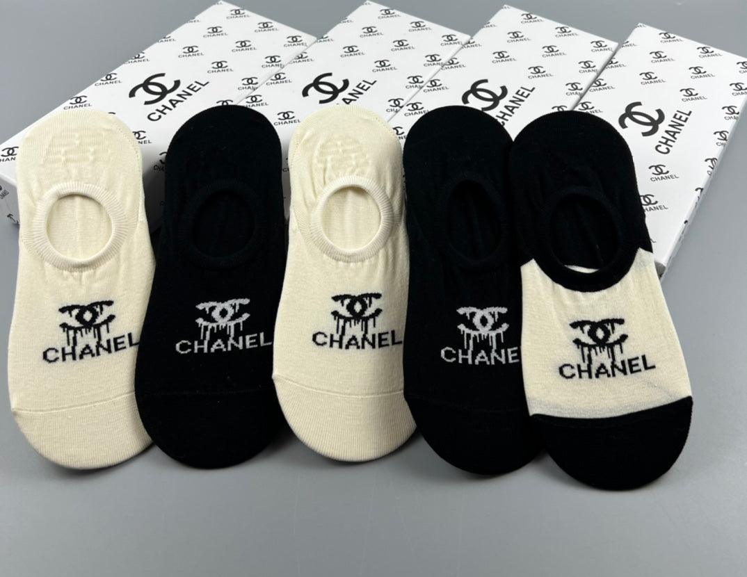Chanel low cut center emblem ankle socks - view 6