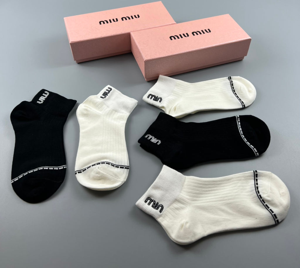 Miu Miu fine contrast cuff ankle socks, image 5