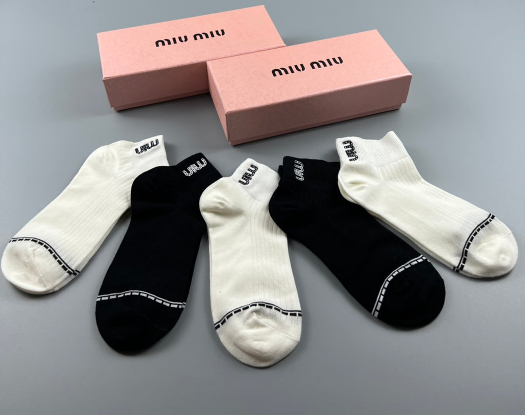 Miu Miu fine contrast cuff ankle socks, image 3