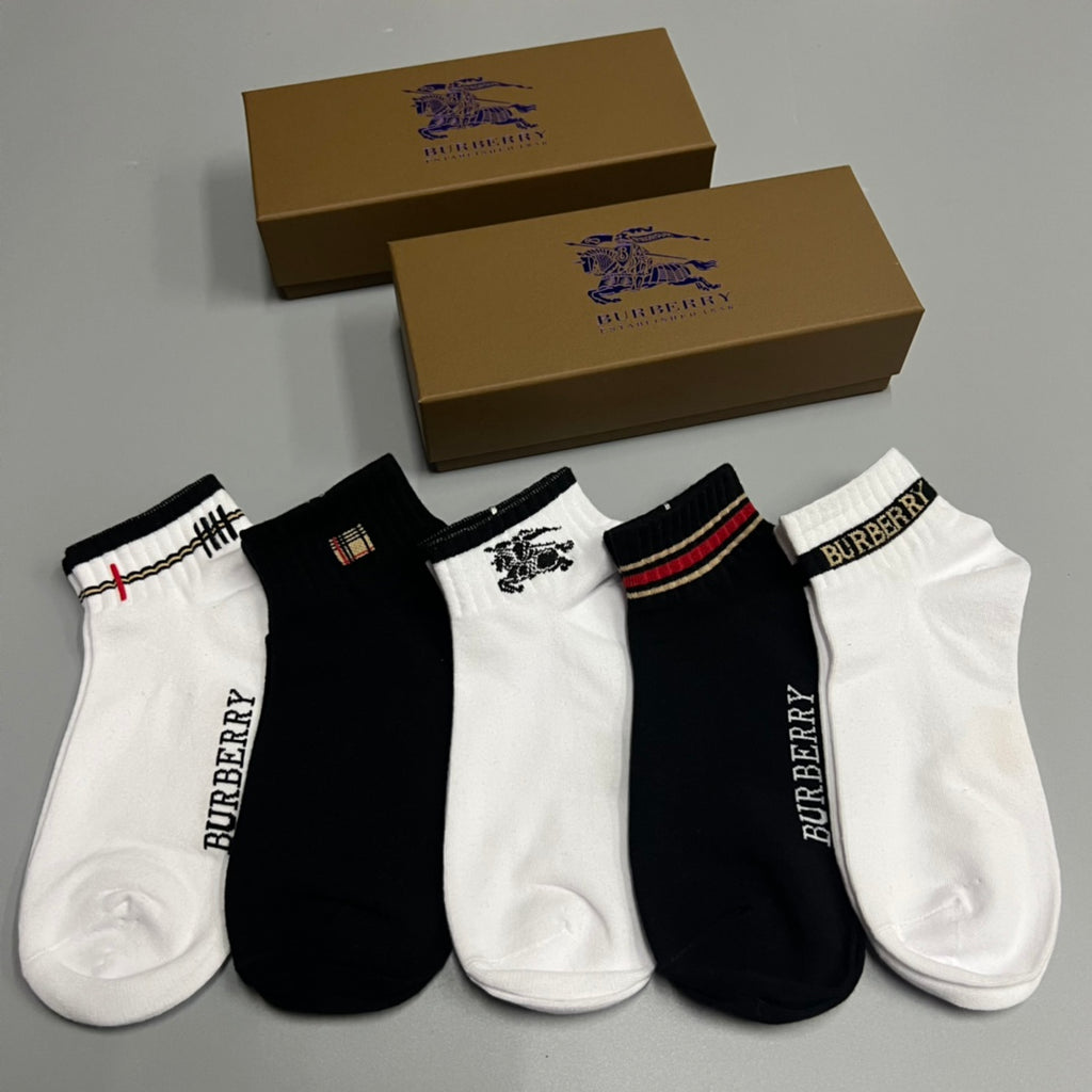 Burberry contrast cuff wordmark ankle socks - view 3