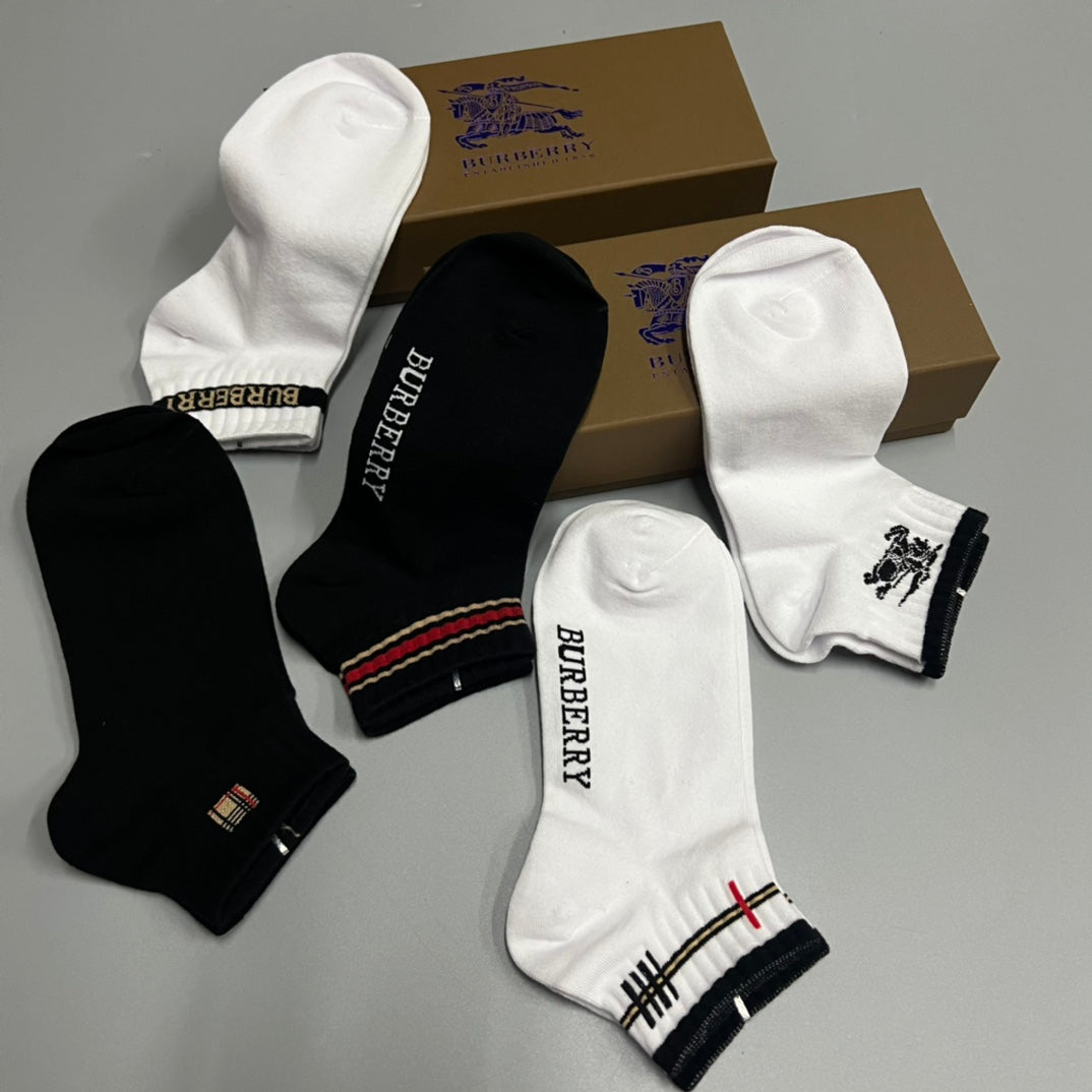 Burberry contrast cuff wordmark ankle socks - view 4