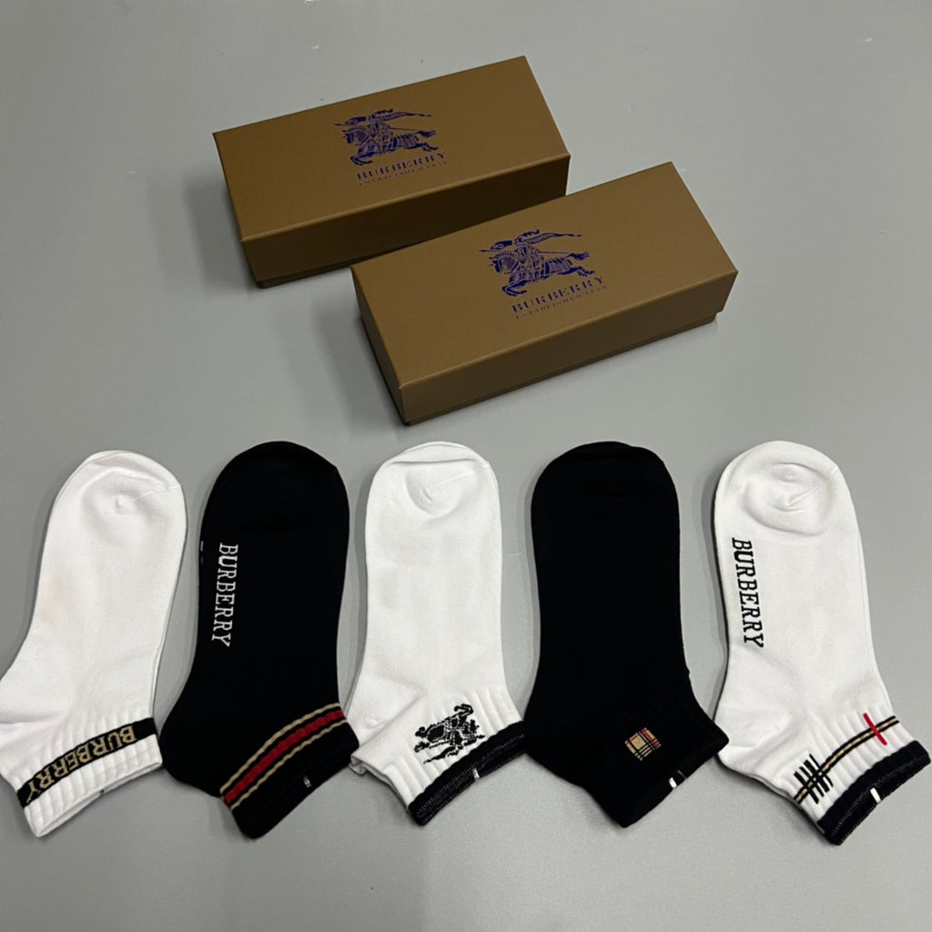 Burberry contrast cuff wordmark ankle socks - view 1