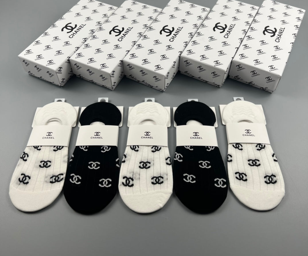 Chanel low cut repeated emblem ankle socks - view 1