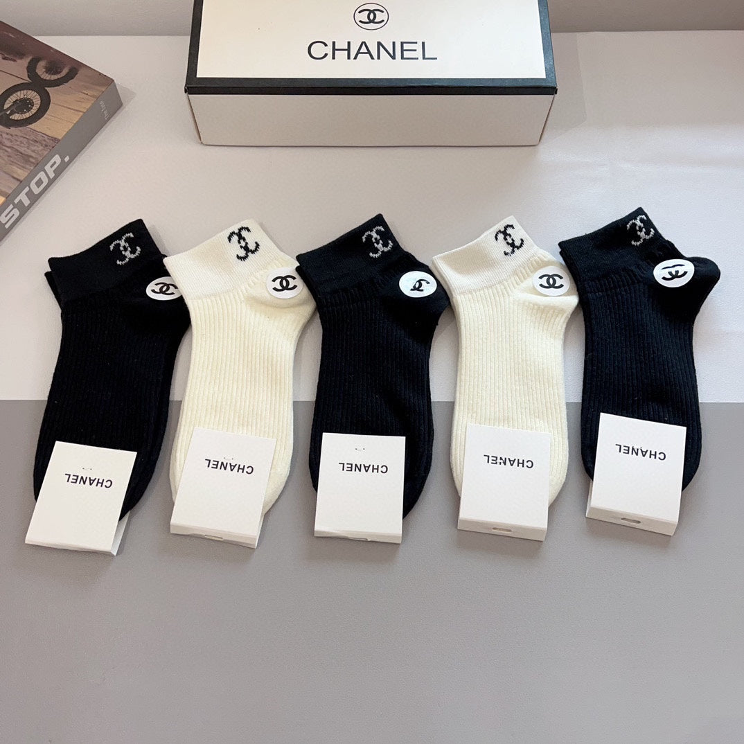 Chanel small double c cuff crew socks - view 2