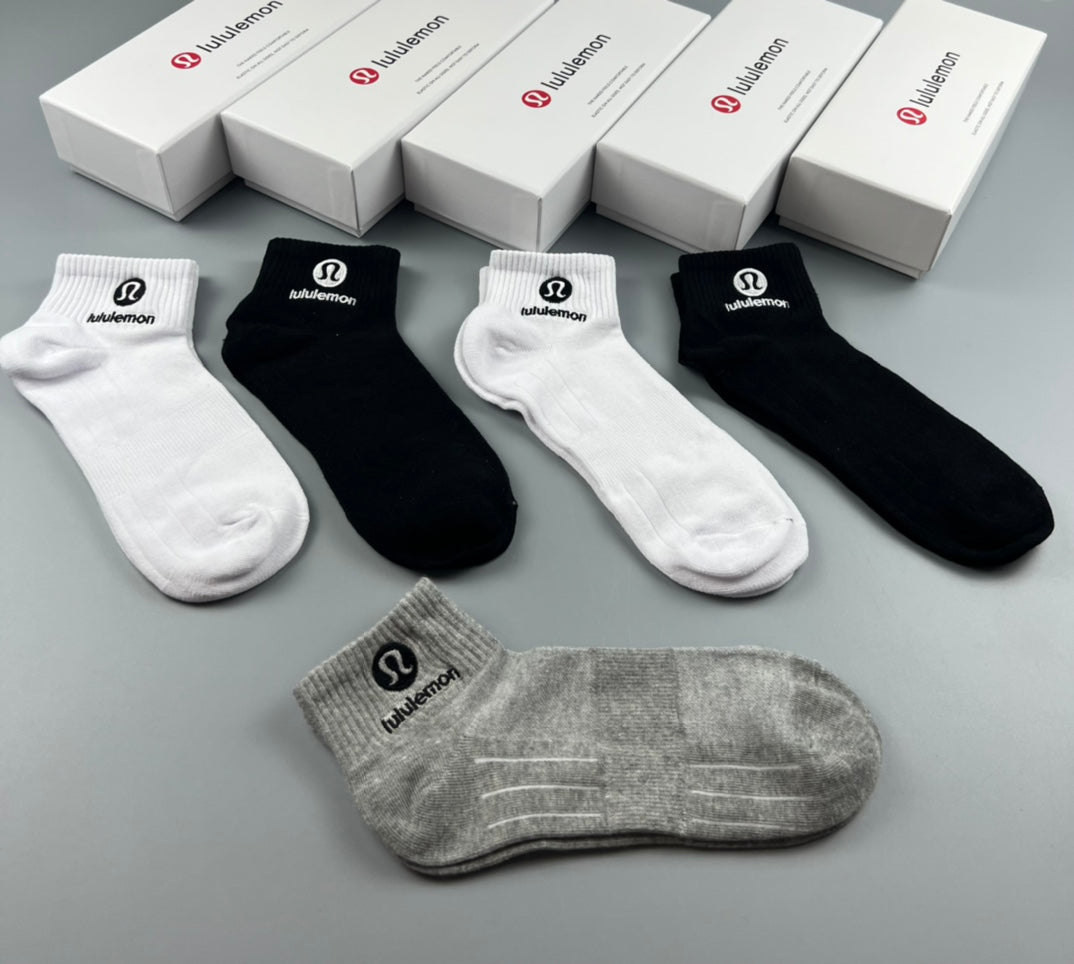 Lululemon black cuff contrast ankle socks - view 4