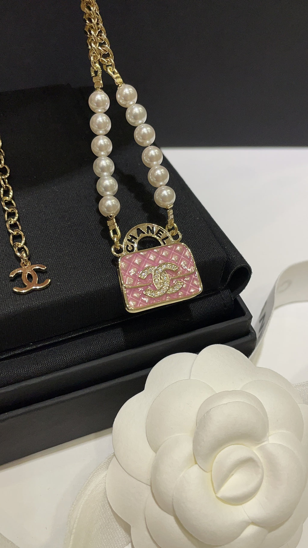Chanel Interlocking C Checkered Pink Pearl Diamond-Shape Necklace - album image 4
