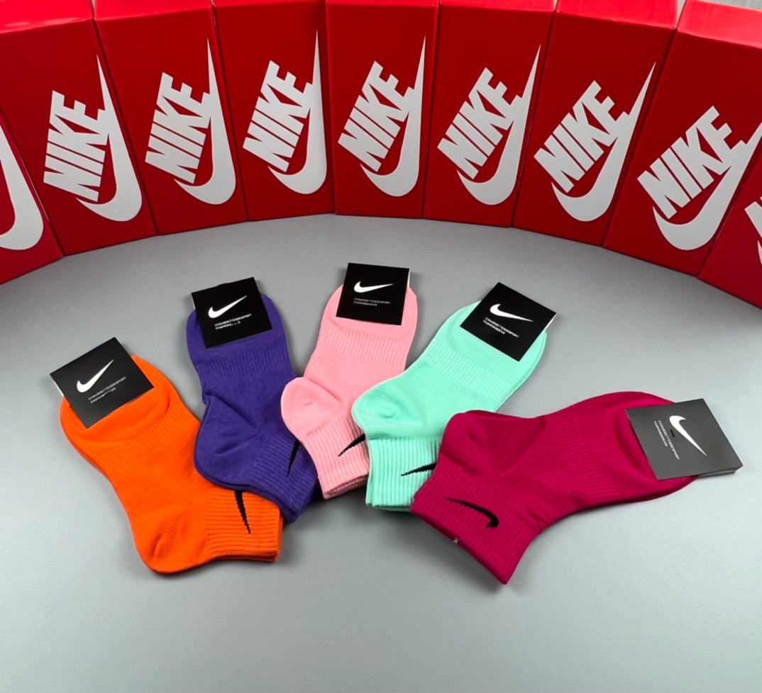 Nike bright plain swoosh ankle socks, image 7