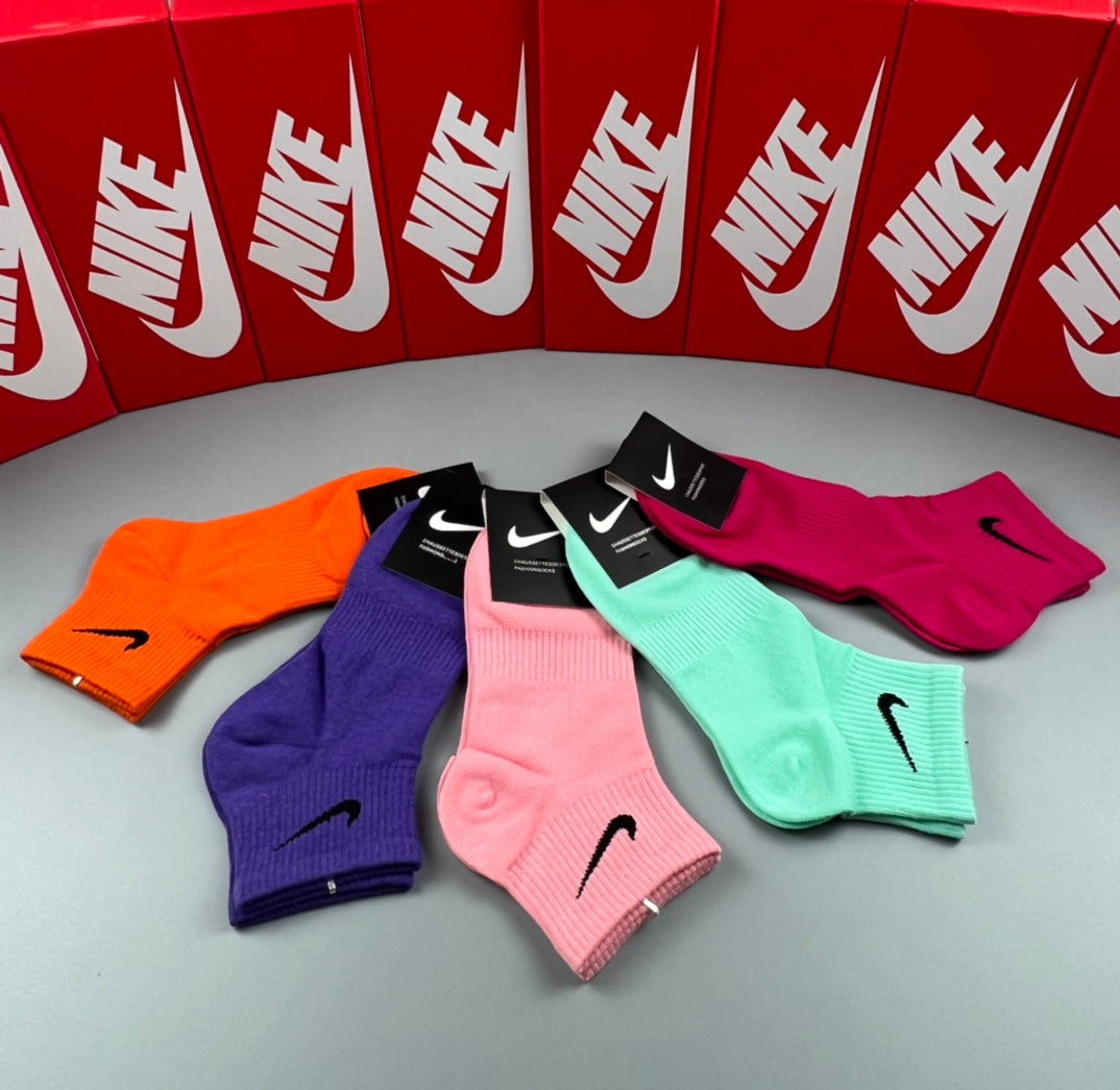 Nike bright plain swoosh ankle socks, image 6