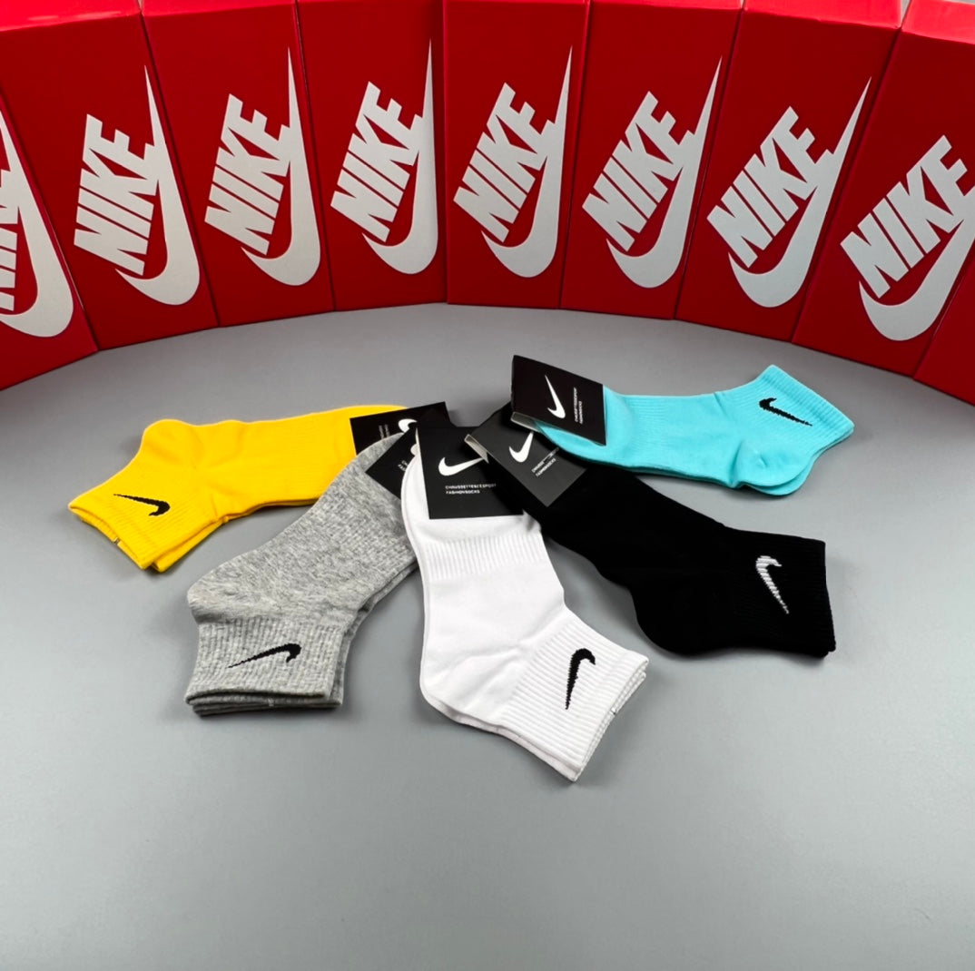 Nike bright plain swoosh ankle socks, image 2