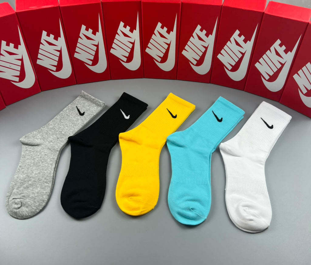 Nike bright neutral swoosh socks, image 3