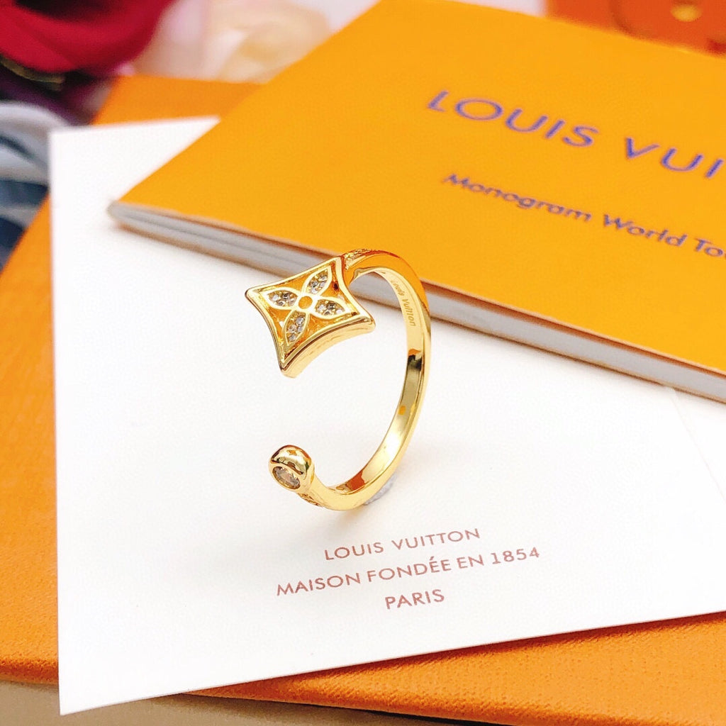 Louis Vuitton Monogram Diamond-Shape Ring - album image 3
