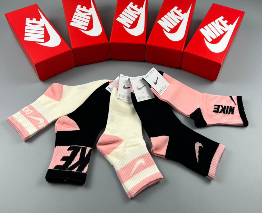 Nike pink black graphic mix socks, image 3
