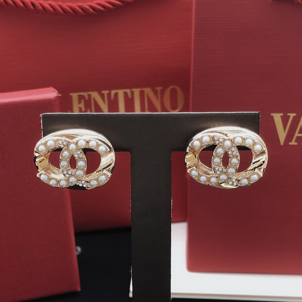 Chanel Pearl Circular Earrings - album image 7