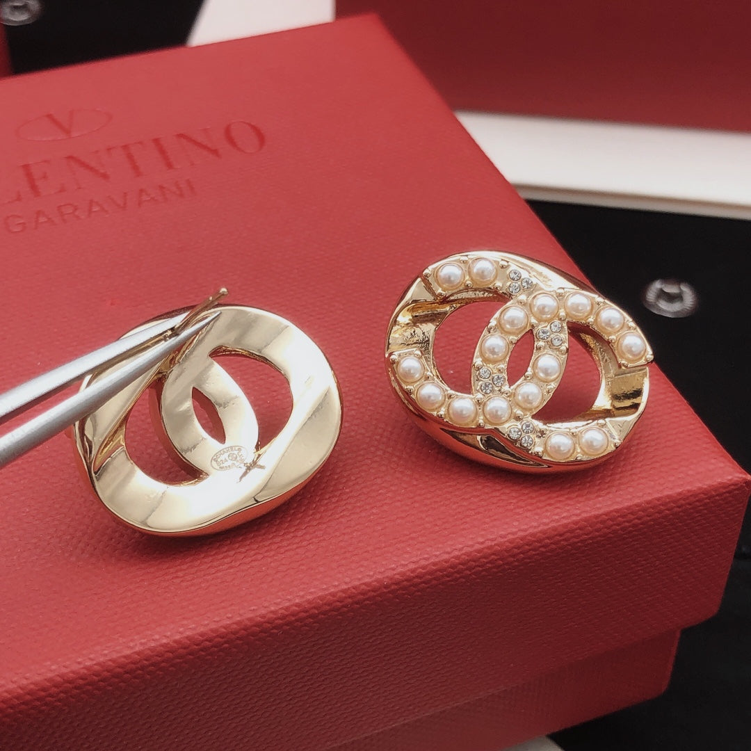 Chanel Pearl Circular Earrings - album image 5