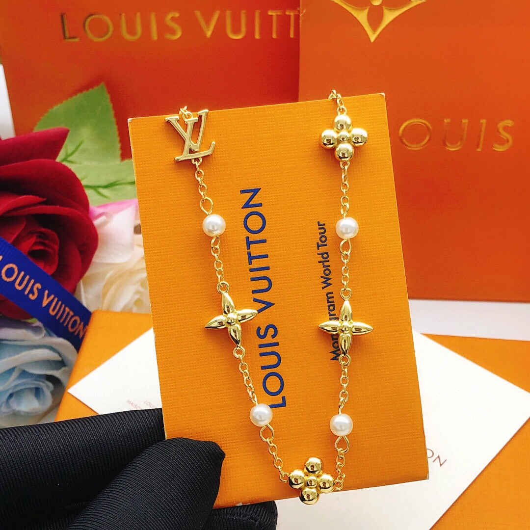 Louis Vuitton Pearl Flower Necklace - album image 5