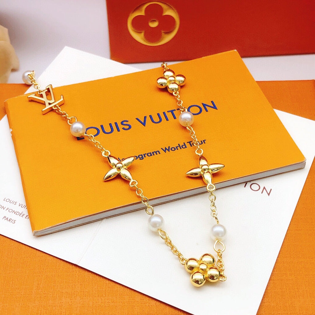 Louis Vuitton Pearl Flower Necklace - album image 3