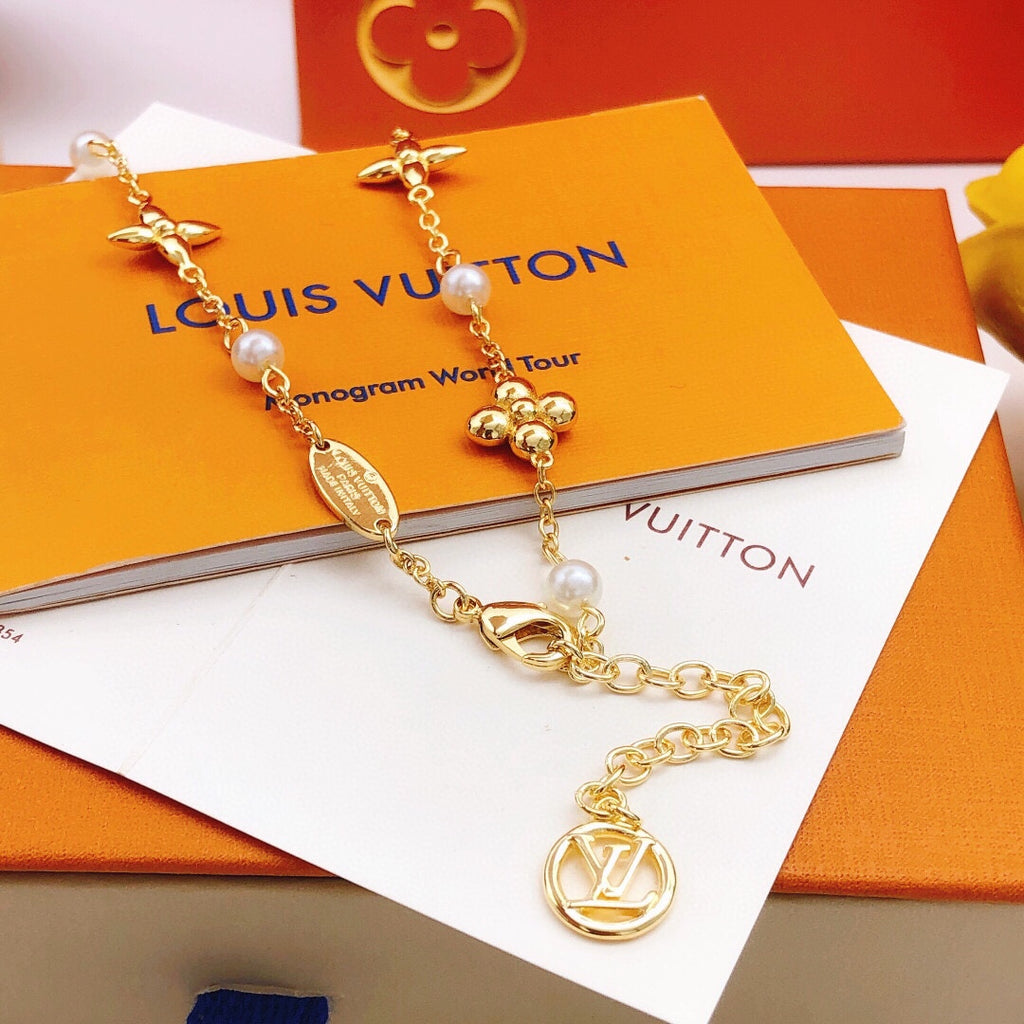 Louis Vuitton Pearl Flower Necklace - album image 4