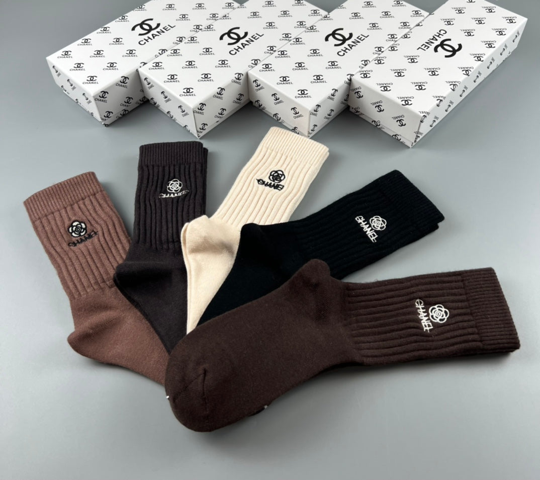 Chanel ribbed neutral small crest crew socks - view 6