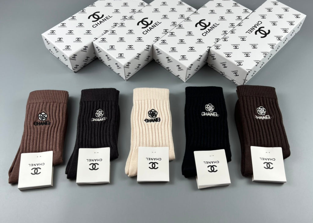 Chanel ribbed neutral small crest crew socks - view 2