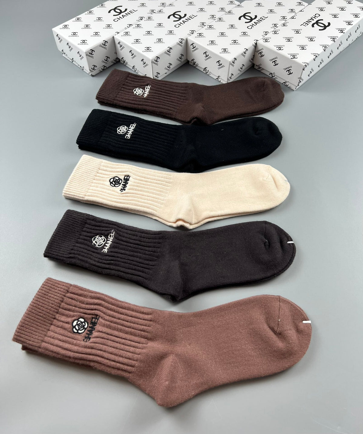 Chanel ribbed neutral small crest crew socks - view 9
