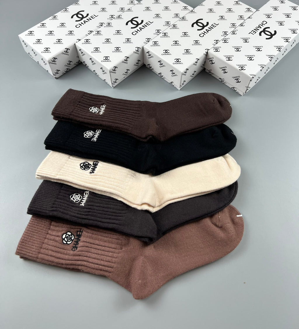 Chanel ribbed neutral small crest crew socks - view 8