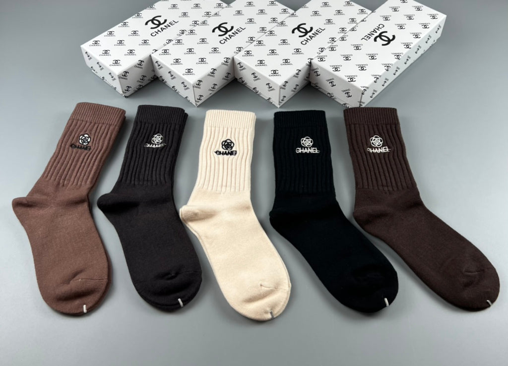 Chanel ribbed neutral small crest crew socks - view 3