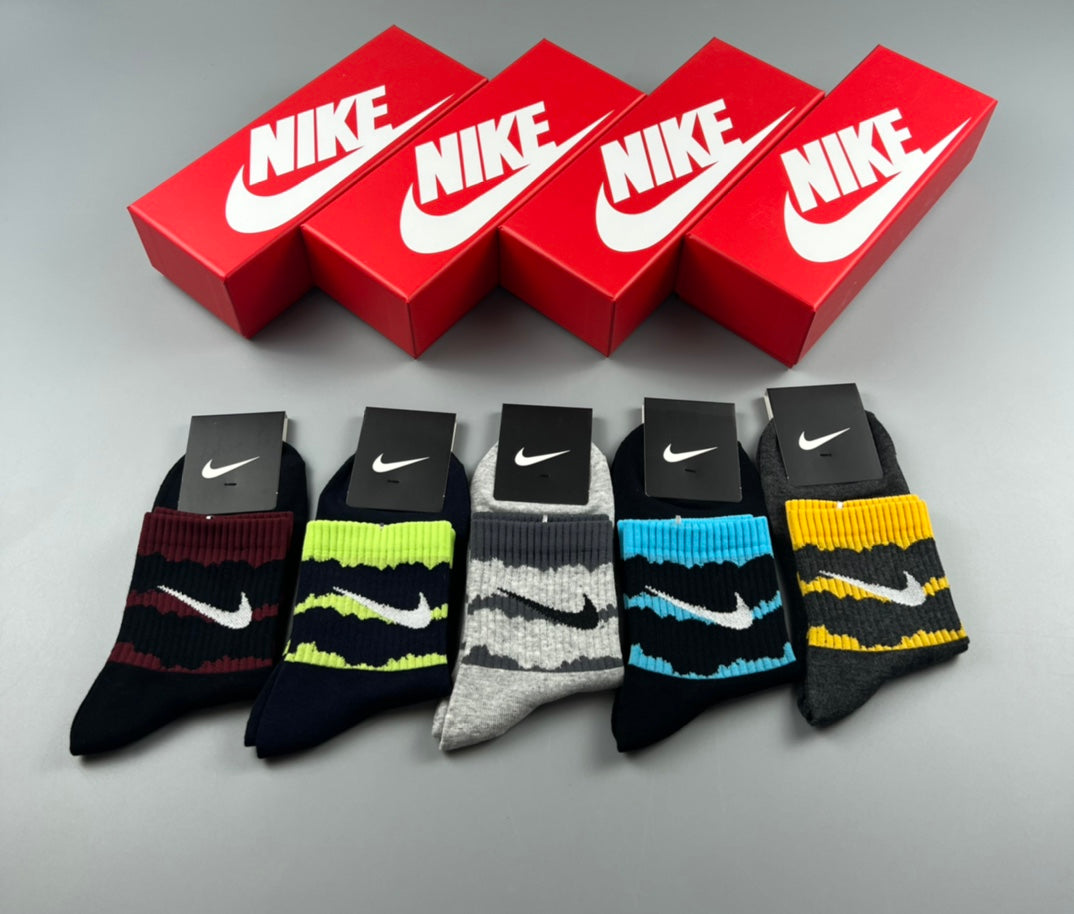 Nike bright wavy stripe socks, image 1