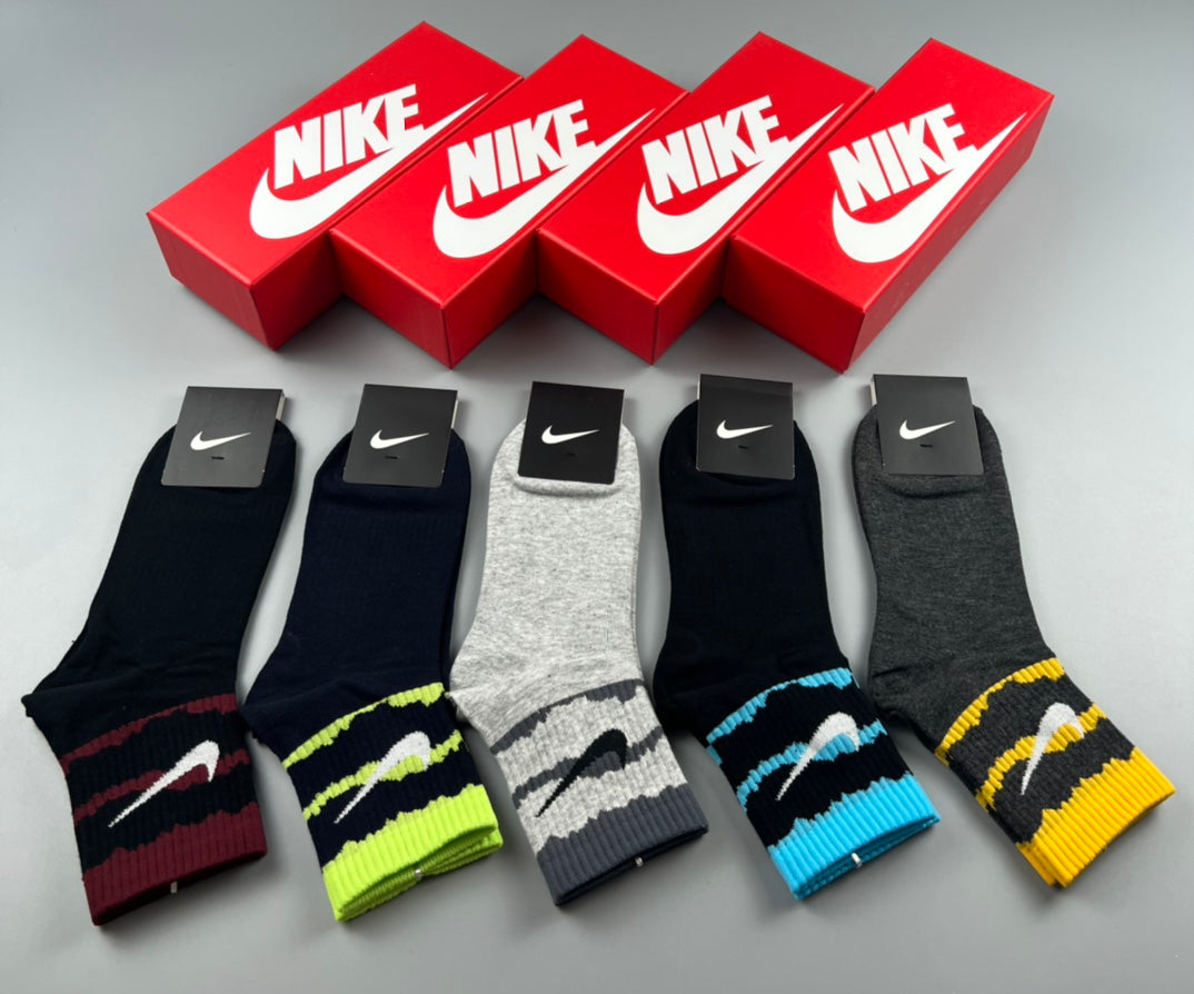 Nike bright wavy stripe socks, image 2