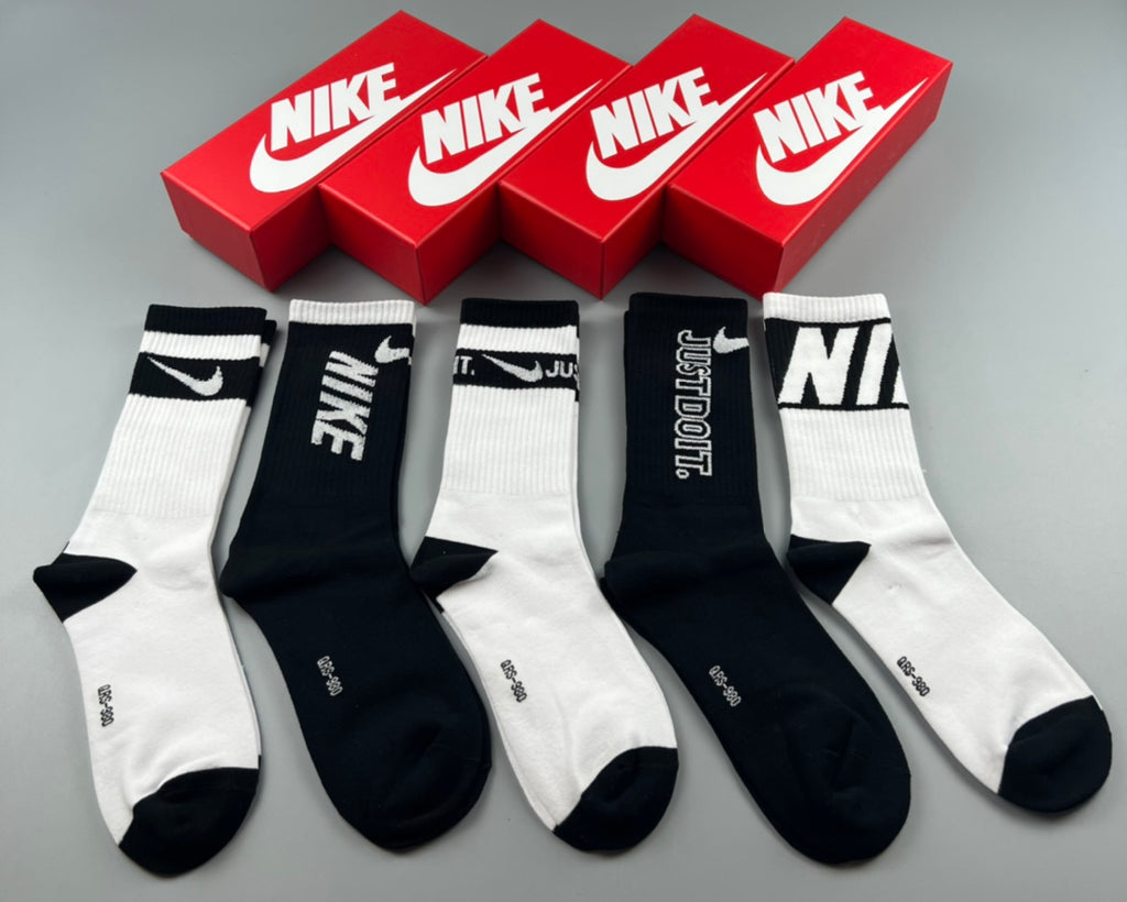 Nike bold monochrome type socks, image 4